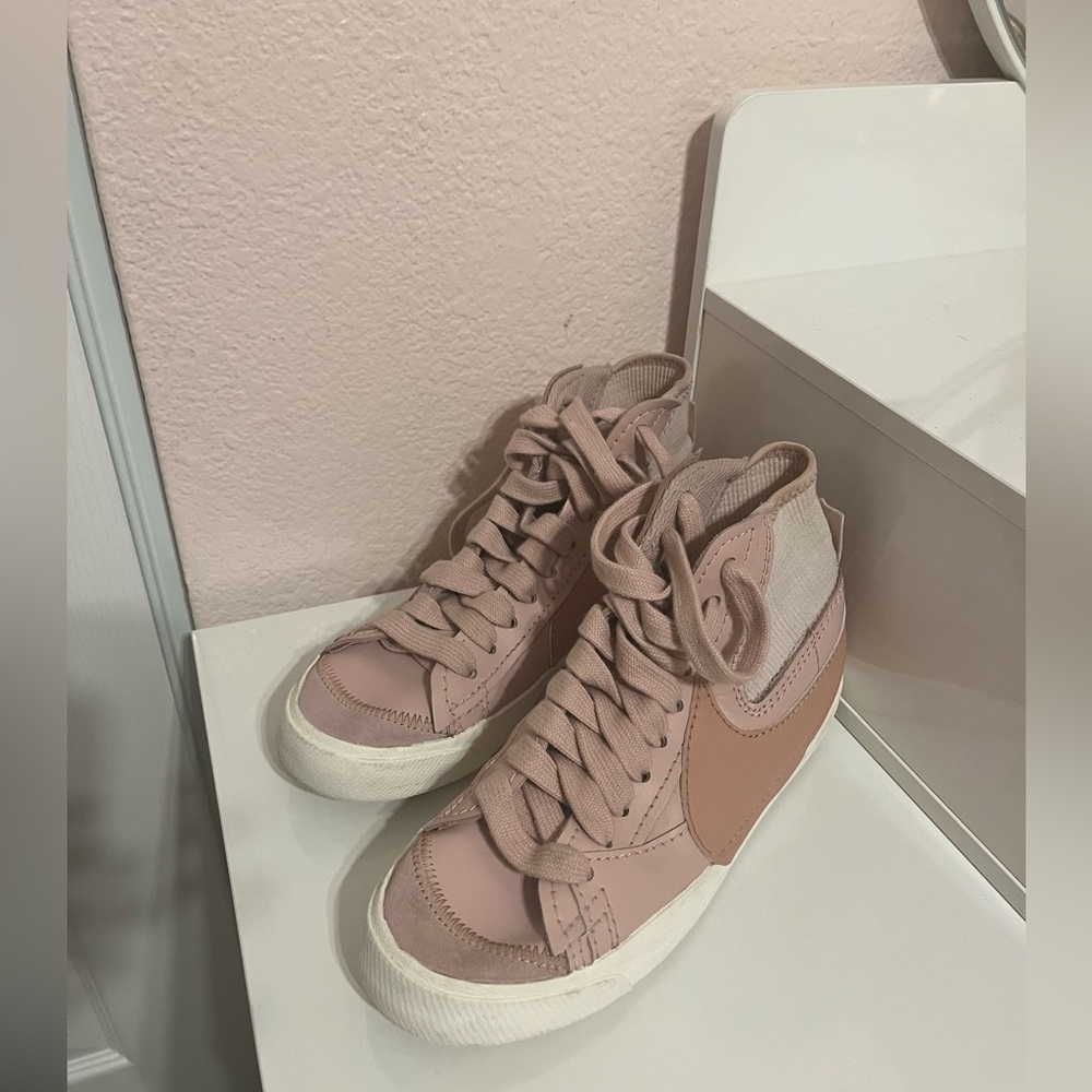 Woman’s Blazer Mid ‘77 Jumbo pink Oxford